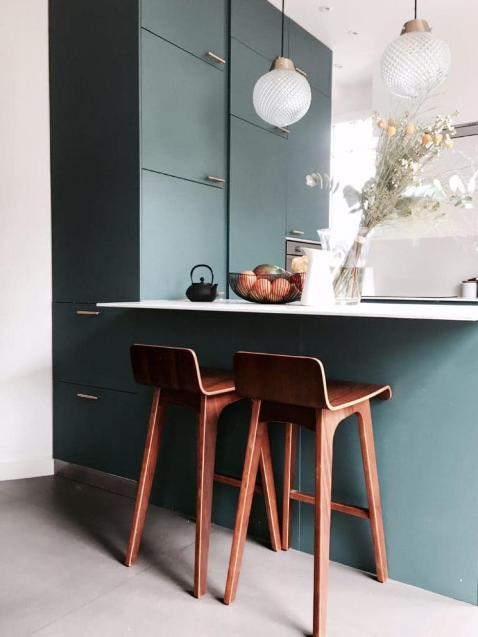 Central kitchen island in Blue 05 - Bleu paon