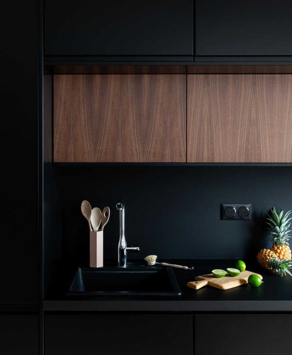 Kitchen in Grey 03 - Asphalte & walnut