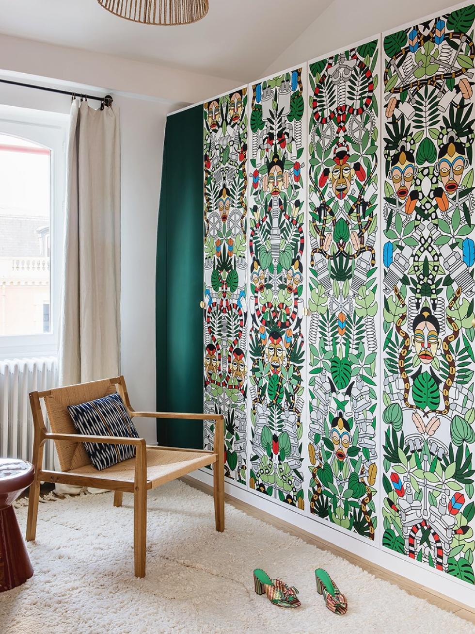 Le dressing de Lucie Socrate  - ⓒ Hervé Goluza pour Plum Living