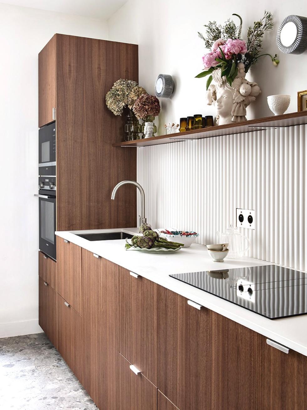 Küche mit Plum Living Fronten aus Naturholz.
