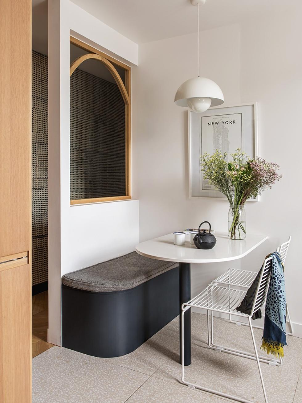 Home Tour, a duplex renovated by Cyrielle Wattinne, the dining area