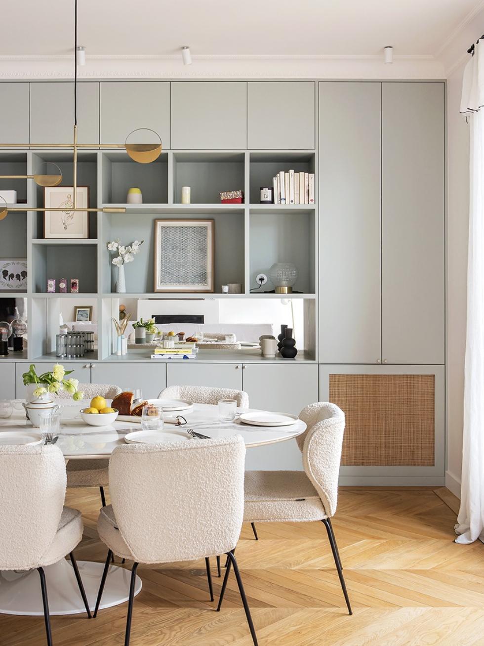 Home Tour, a duplex renovated by Cyrielle Wattinne, the library