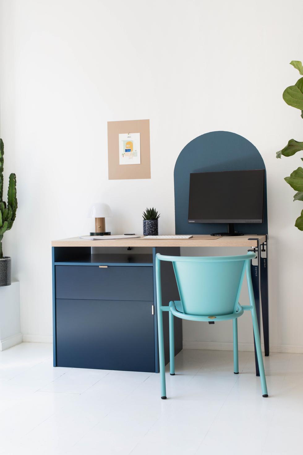 bureau tiptoe