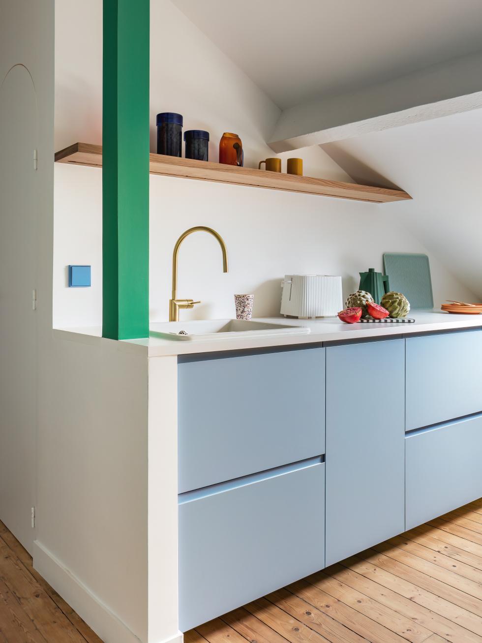 Veiled sky attic kitchen with recessed Ushape fronts.