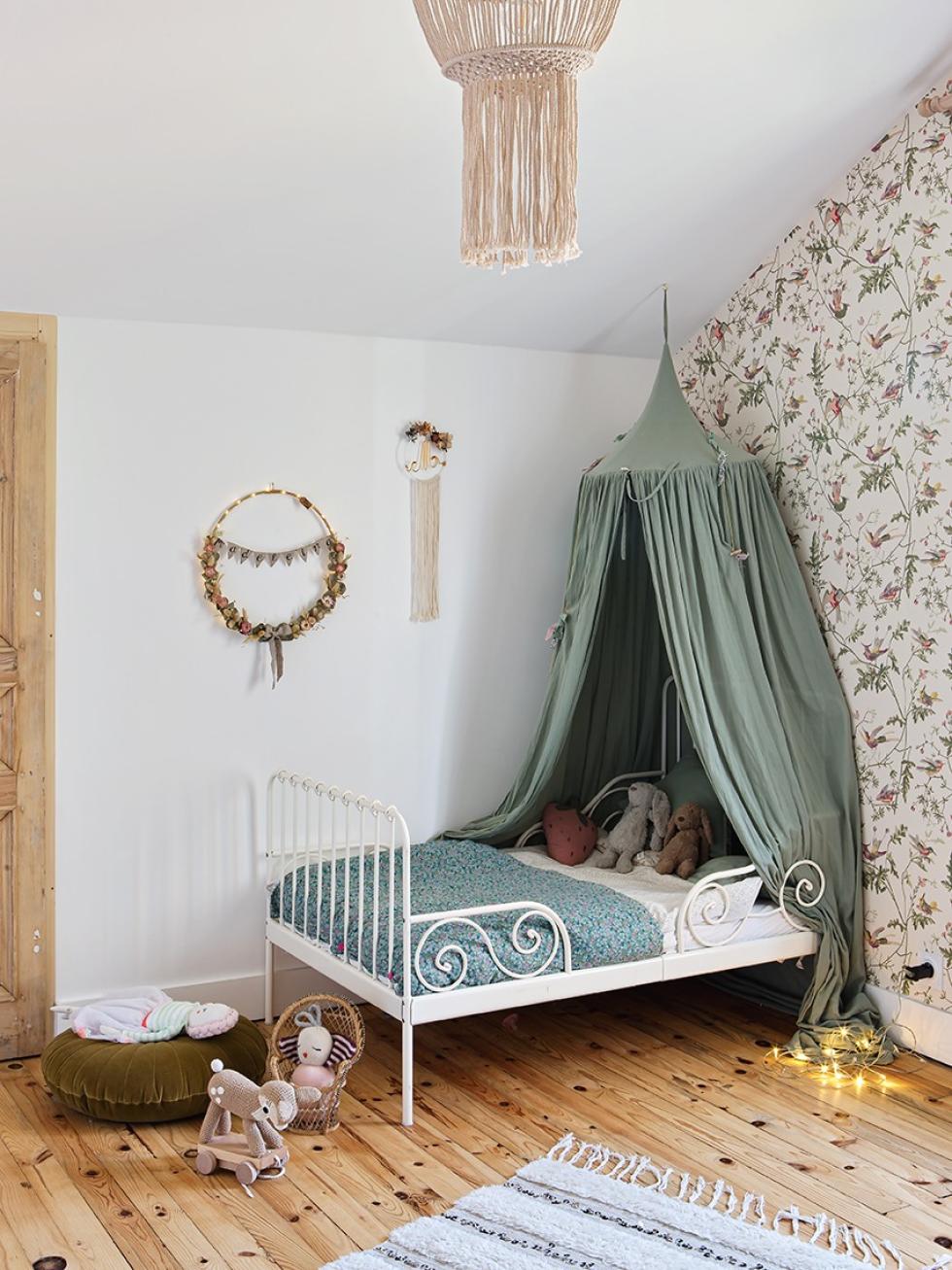 Kid's bedroom bedspread