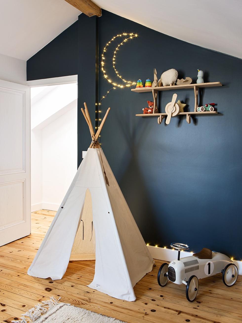 Blue kid's bedroom