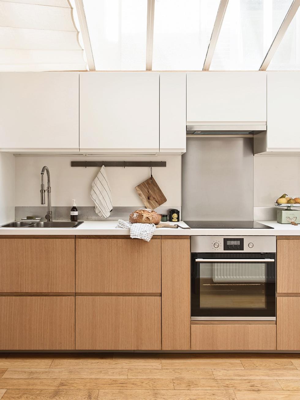 Two-tone kitchen oak & white