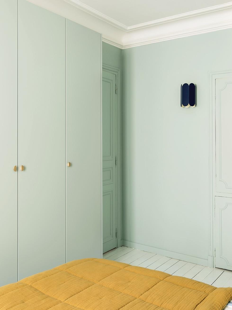 Wardrobe in Green 01 - Amandier grisé