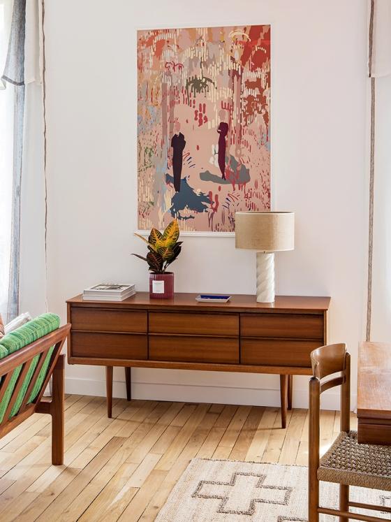 Living room with vintage, thrifted decoration