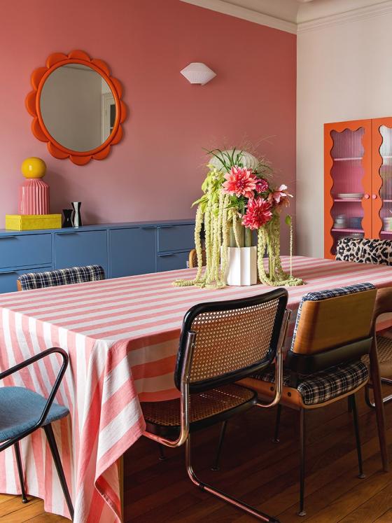 La salle a manger rose de Lisa Gachet.