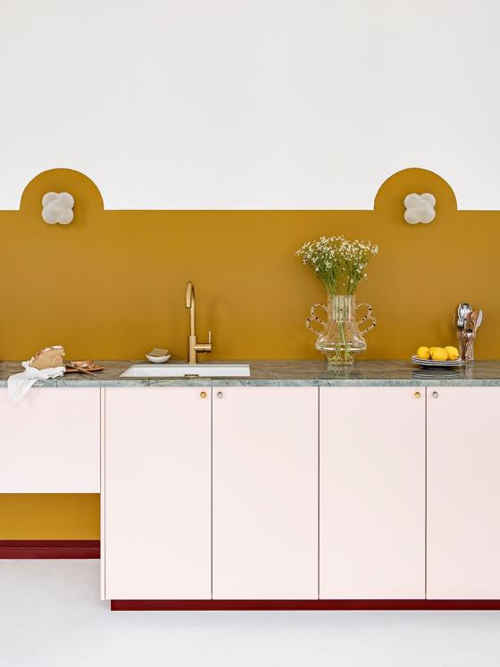A Rose calcaire, Ocre and Tuile kitchen by Margaux Keller