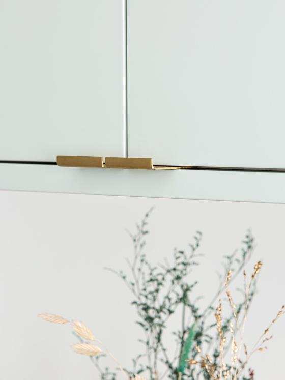 Two-tone kitchen in Green 01 - Amandier grisé & Green 02 - Sombre forest