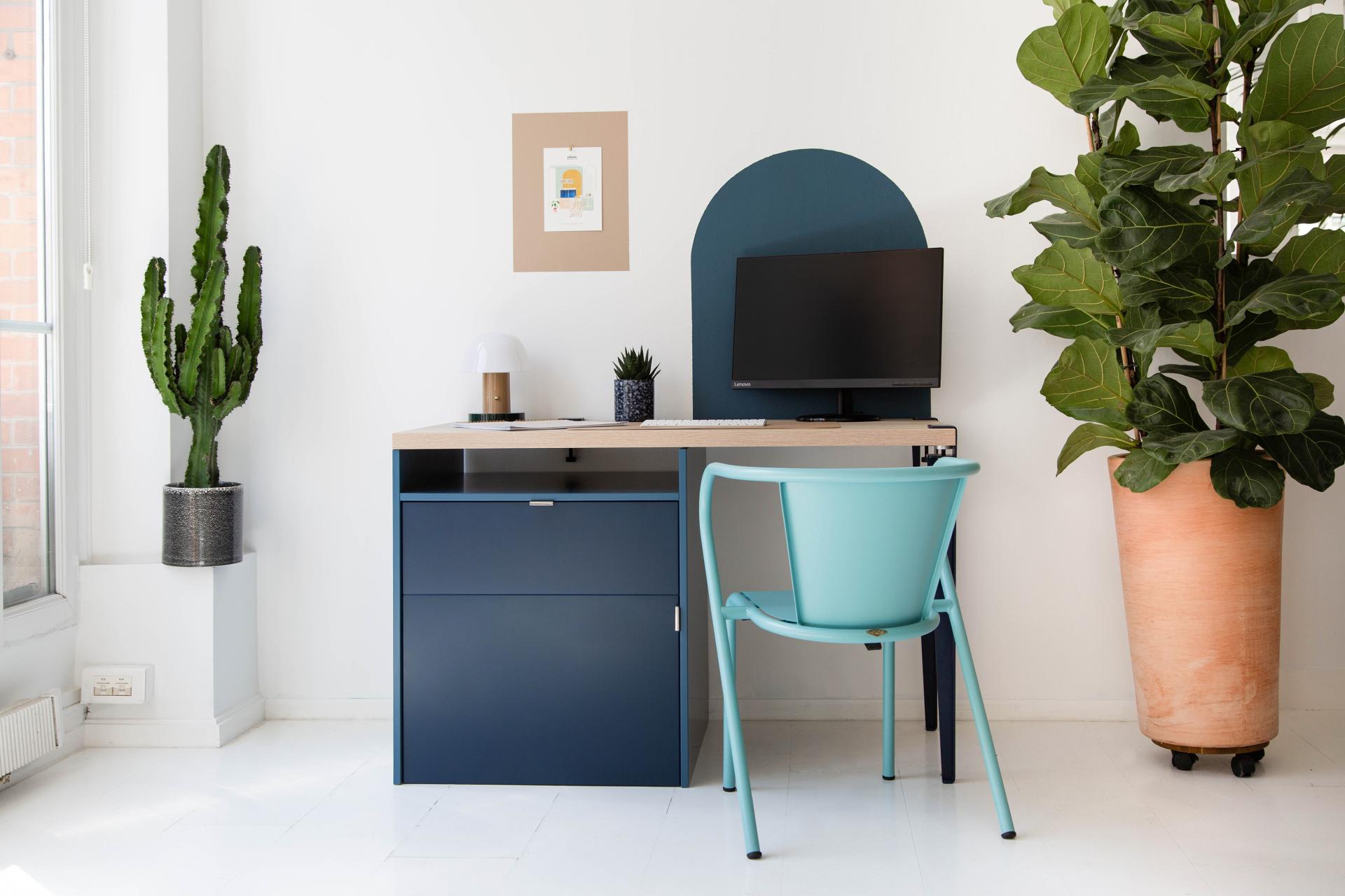 bureau tiptoe
