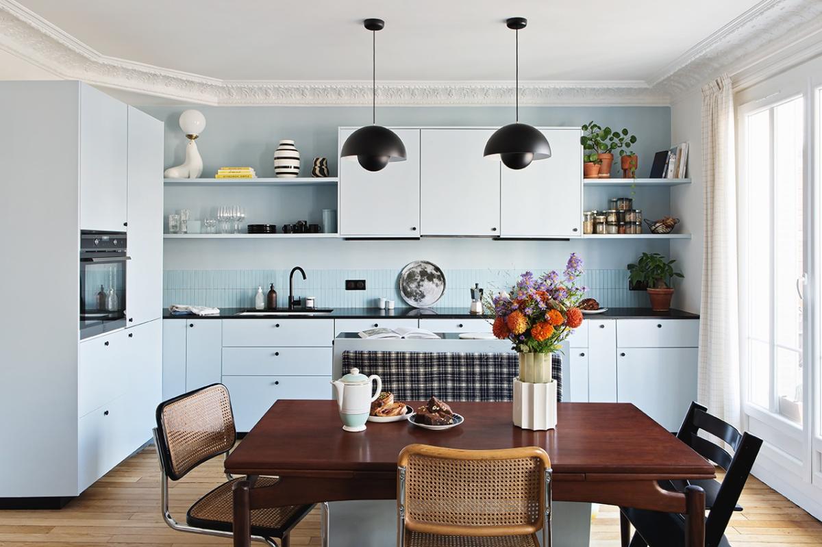 Kitchen in back and Blue 04 - Ciel voilé