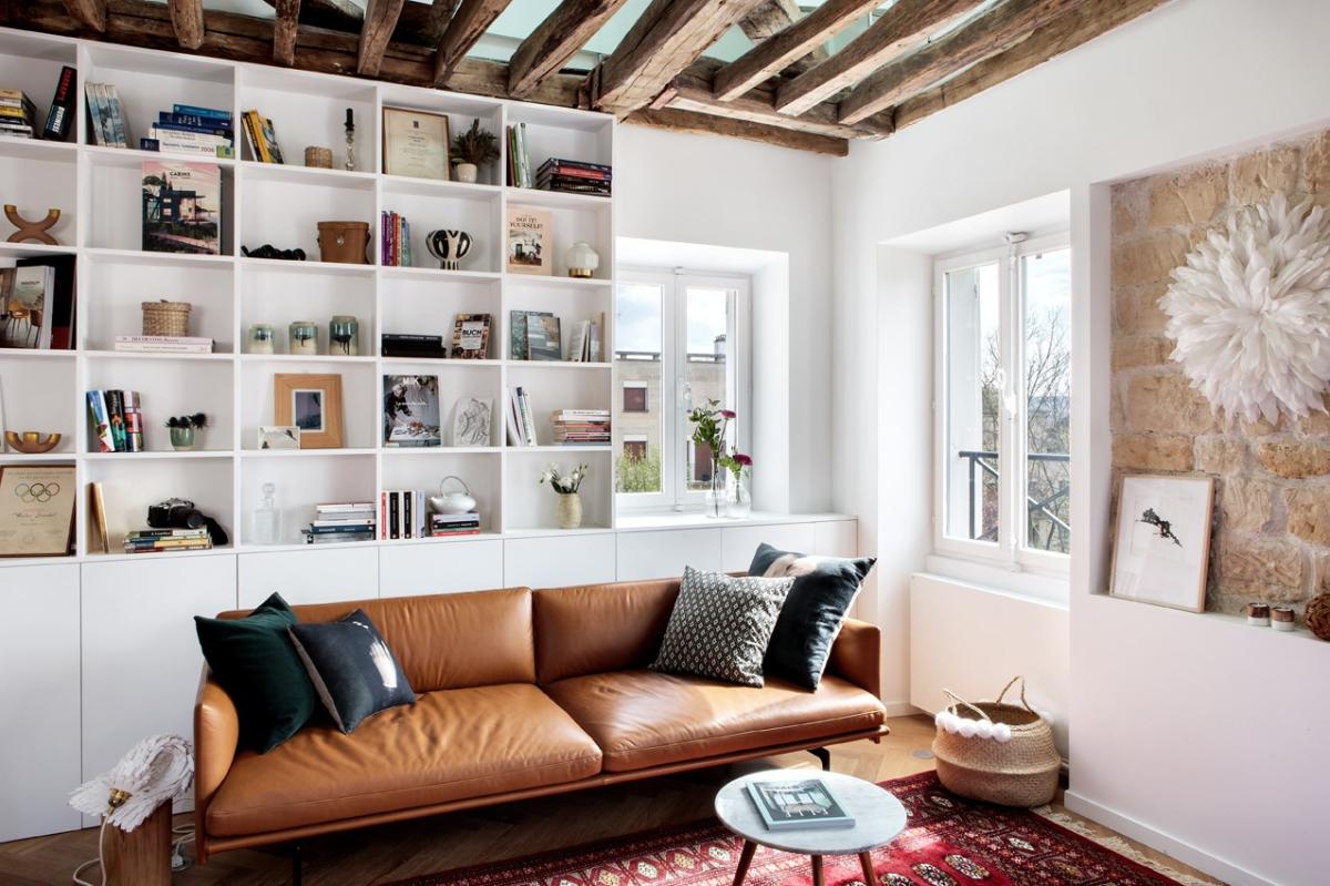 Bookcase in white