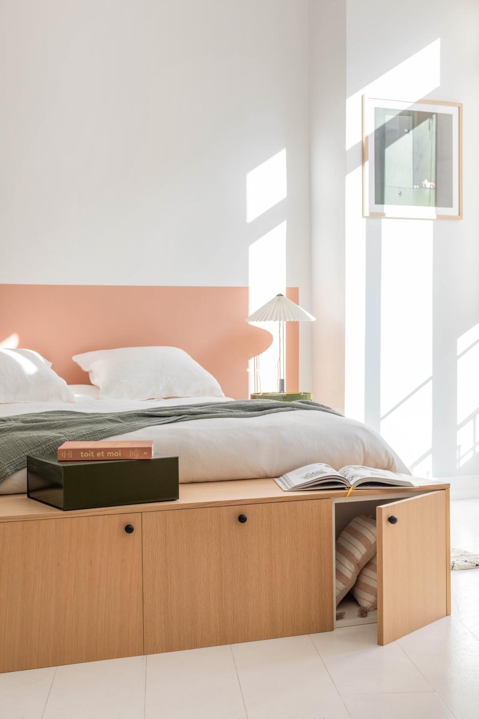Bout de lit réalisé par Plum Living en Chêne naturel