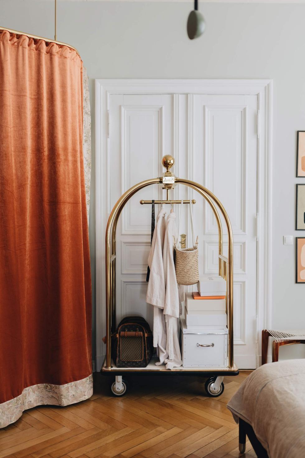Tanjas Schlafzimmer mit Hotel Charakter