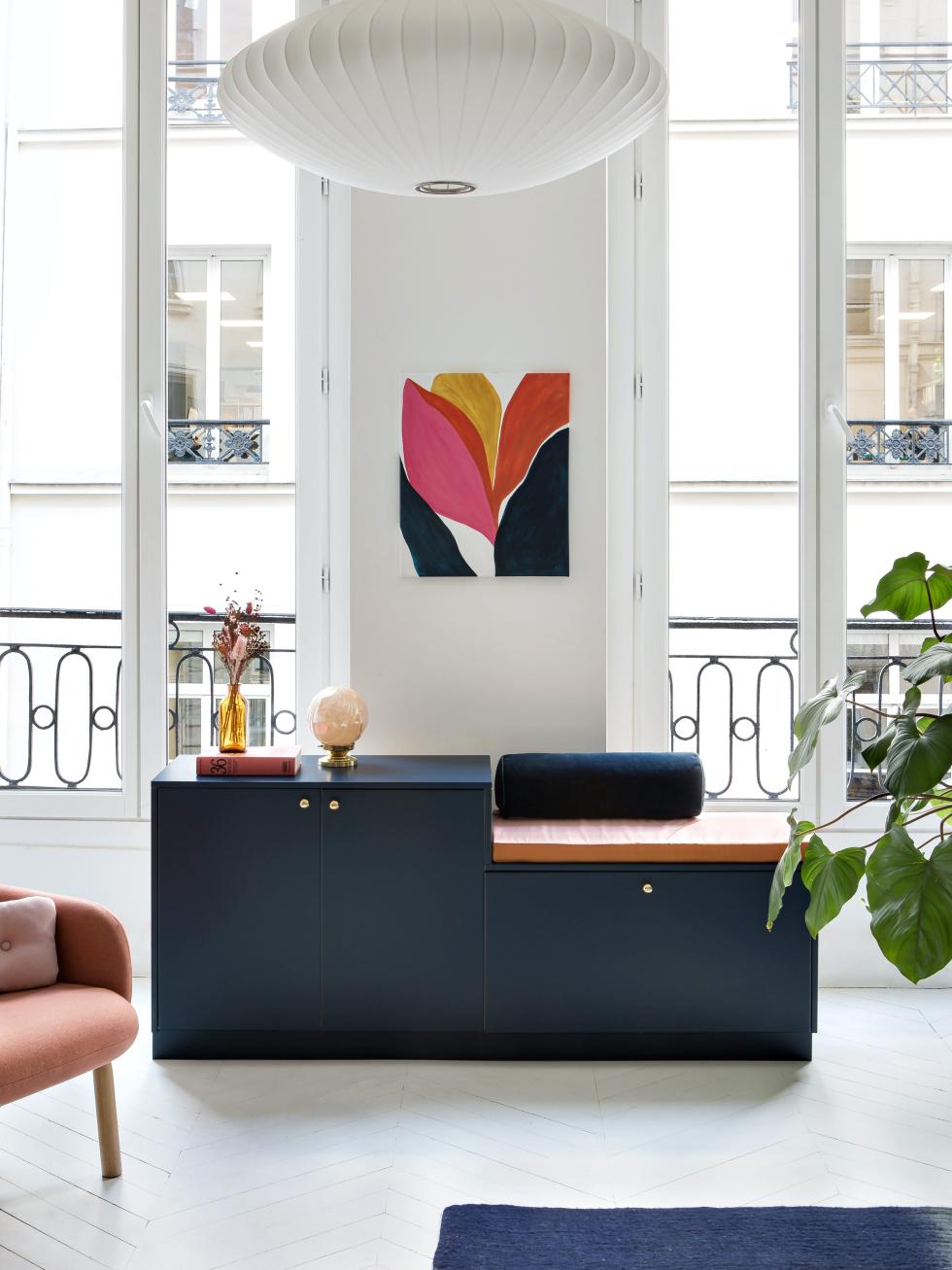 Buffet banquette Bleu nuit réalisé par le Studio Plum Living