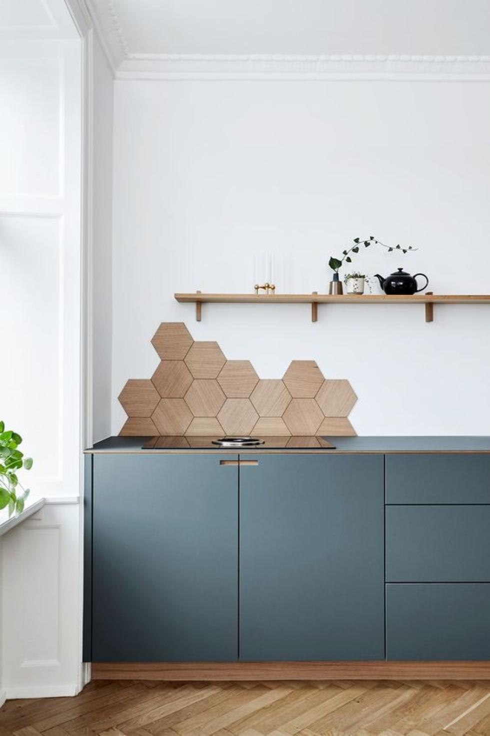 Cuisine bleue plinthe chene