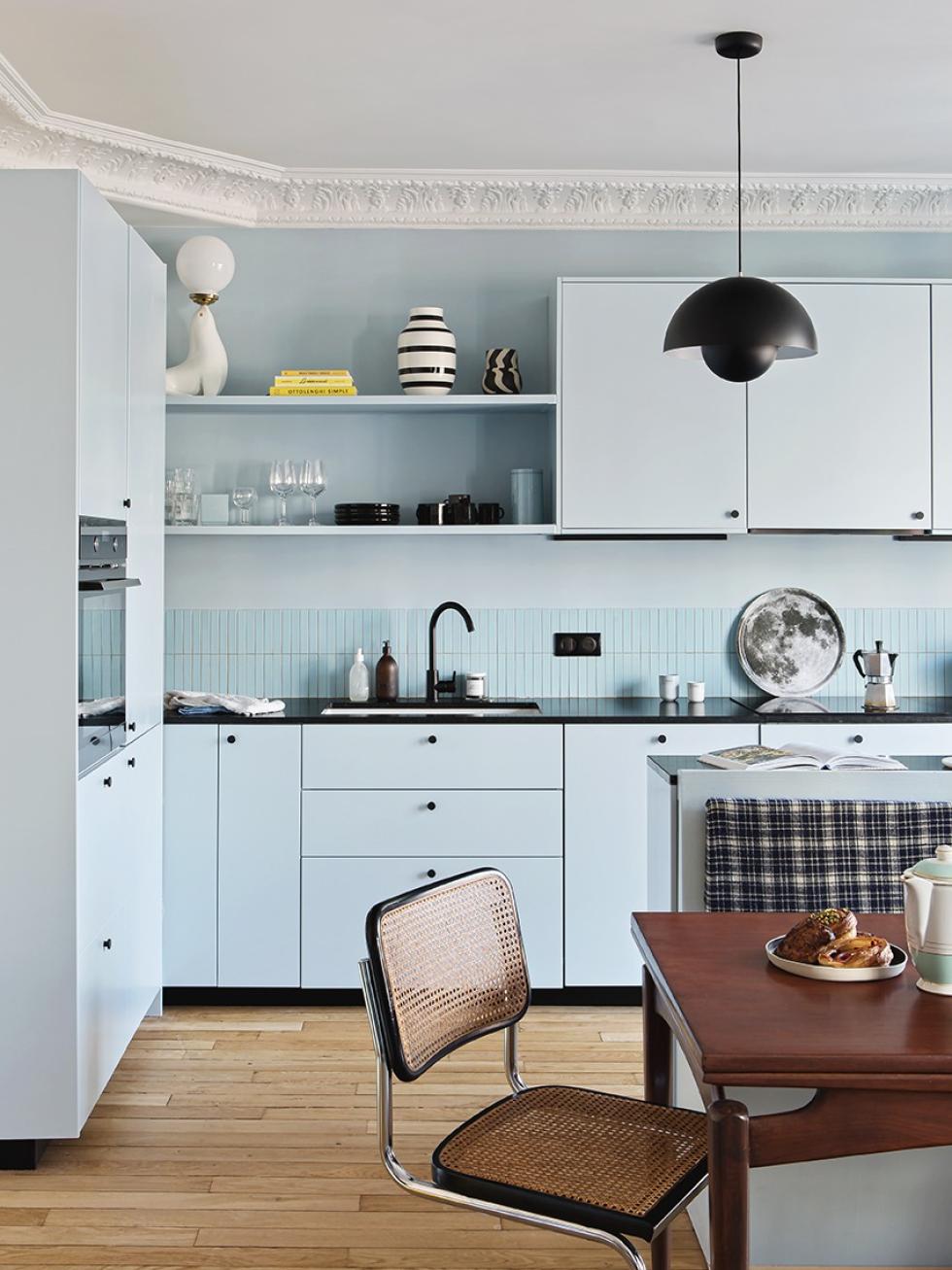 Projekt mit farbigen Wänden realisiert von Lisa Gachet ⓒ Hervé Goluza für Plum Living