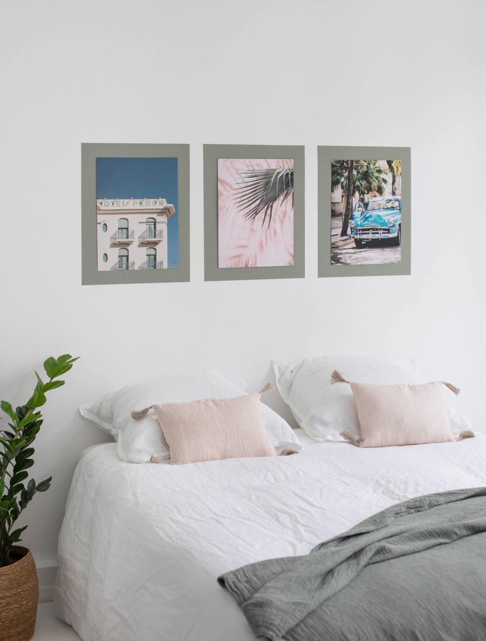 Projet réalisé avec la peinture Plum Living Stone, affiches David David, coussins Gabrielle Paris.