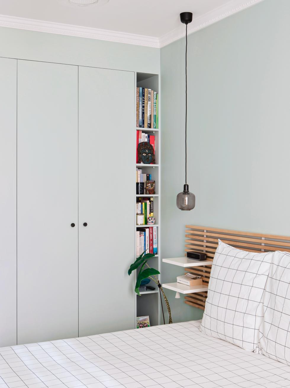 Projekt umgesetzt mit unseren glatten Fronten in Amandier grisé - ⓒ Hervé Goluza für Plum Living