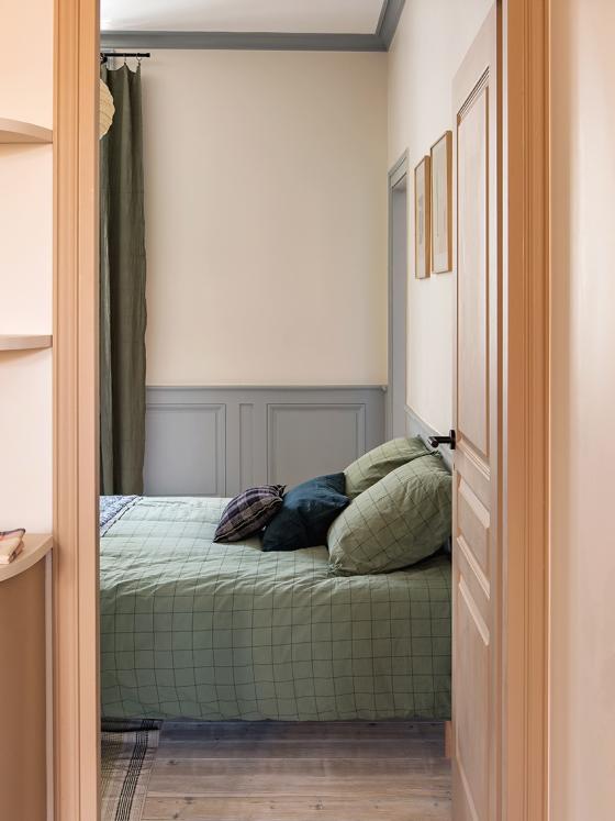 Chambre parentale avec frise de peinture Bleu glacier