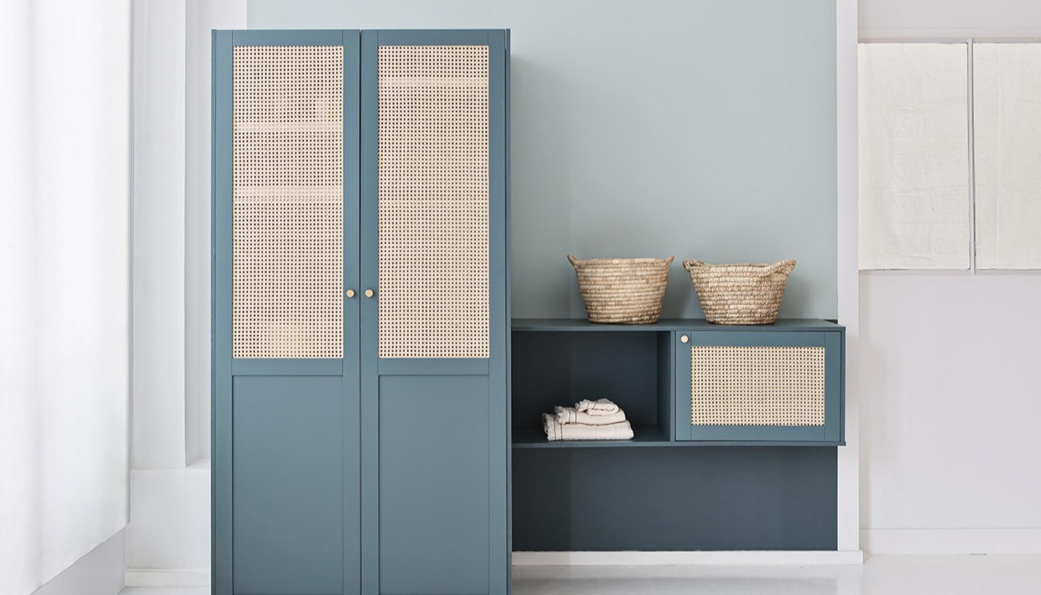 Meuble de buanderie en cannage Bleu paon et Amandier grisé