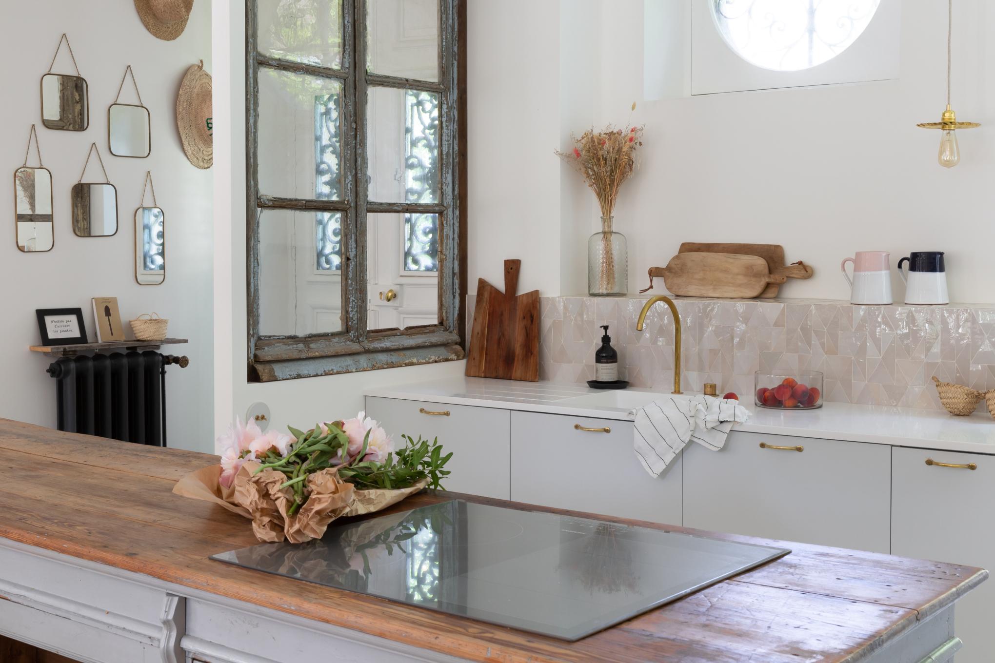 cuisine gris nuage chez Quitterie de Pascal